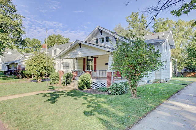 431 E Belle Ave photo 1