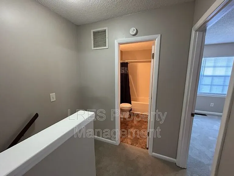 816 W 25th St — Photo 16