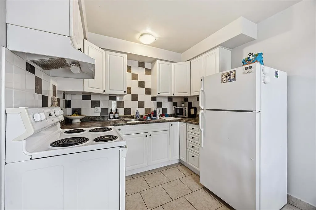 2 bed, 1.5 bath, $1,800 — Photo 2