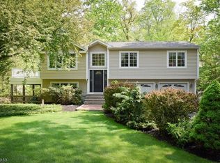 5 Sleepy Hollow Rd, Andover, NJ 07821