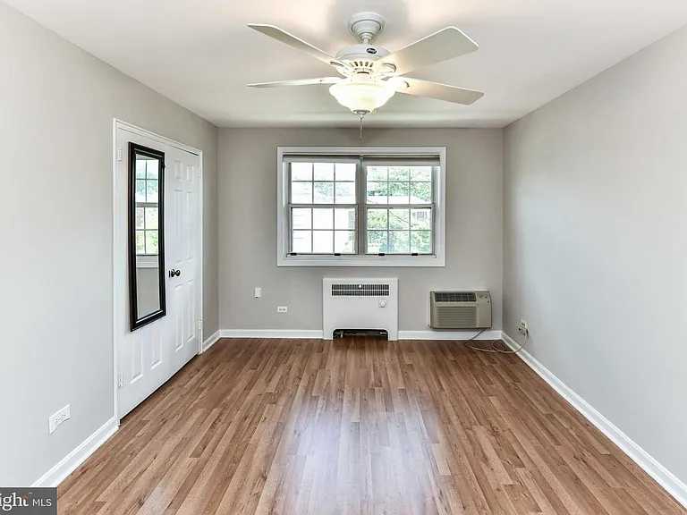 4358 N Pershing Dr #4 — Photo 5