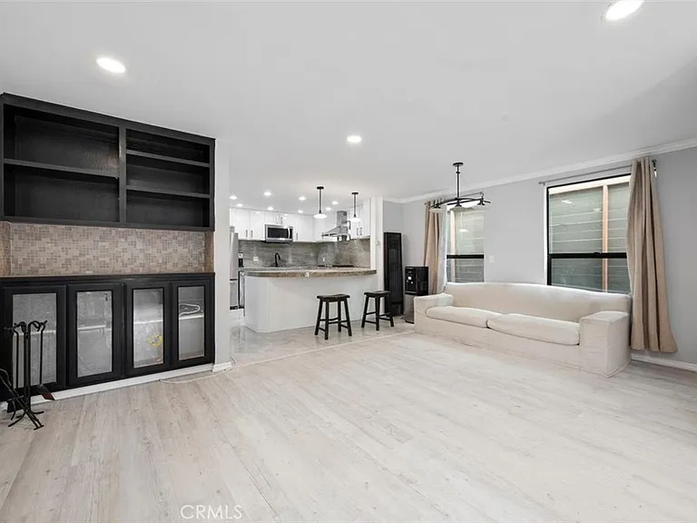 905 Dickson St #1 — Photo 6