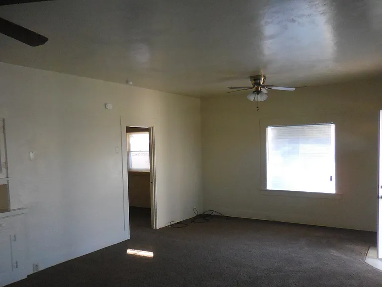126 S H St — Photo 3