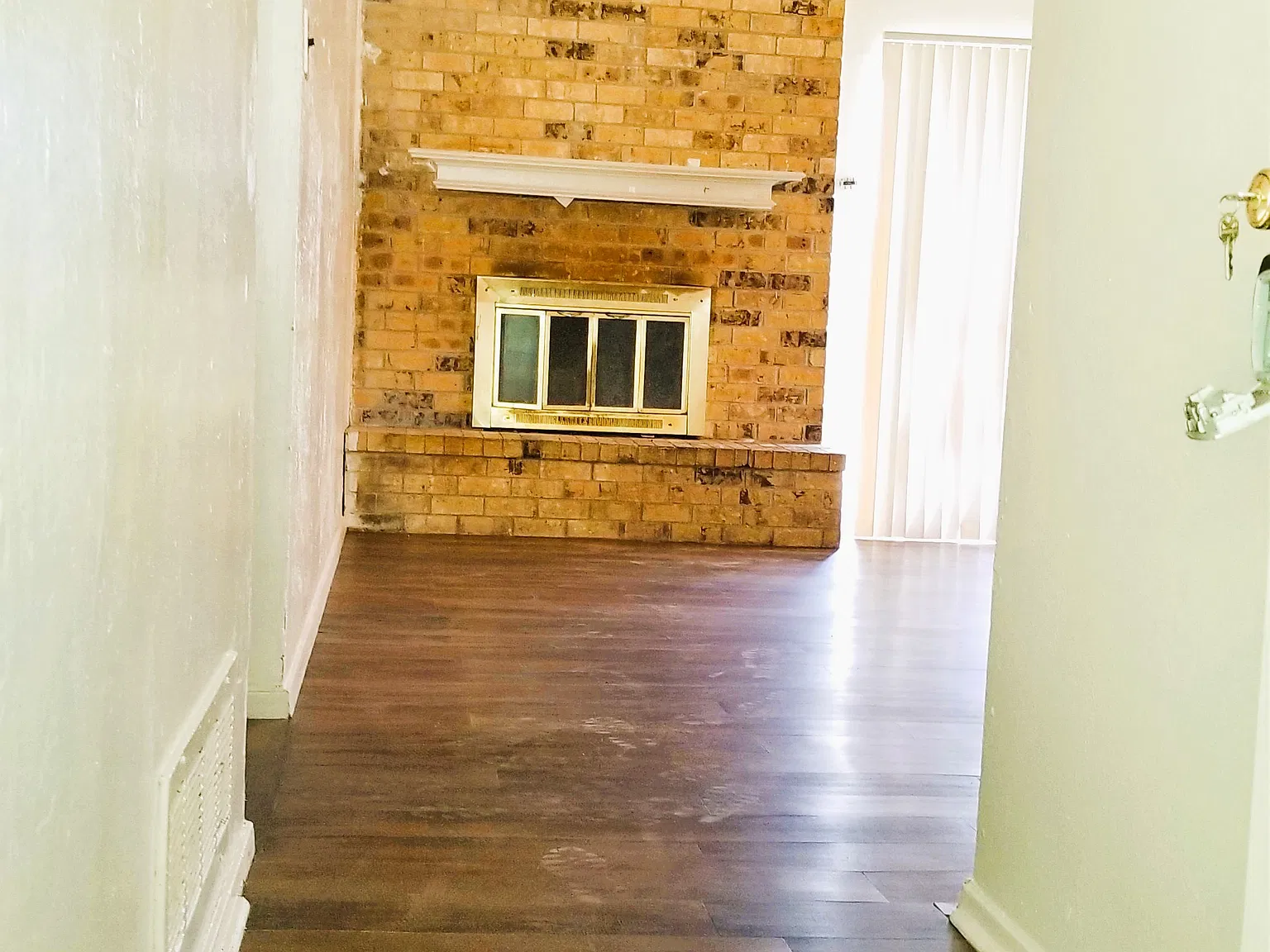 4 bed, 1401 sqft, $1,985 — Photo 2