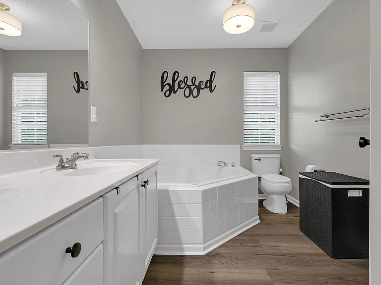 805 Vantage Ct — Photo 9
