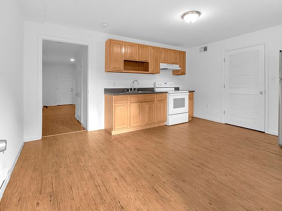 3rd image of 614 Bond St