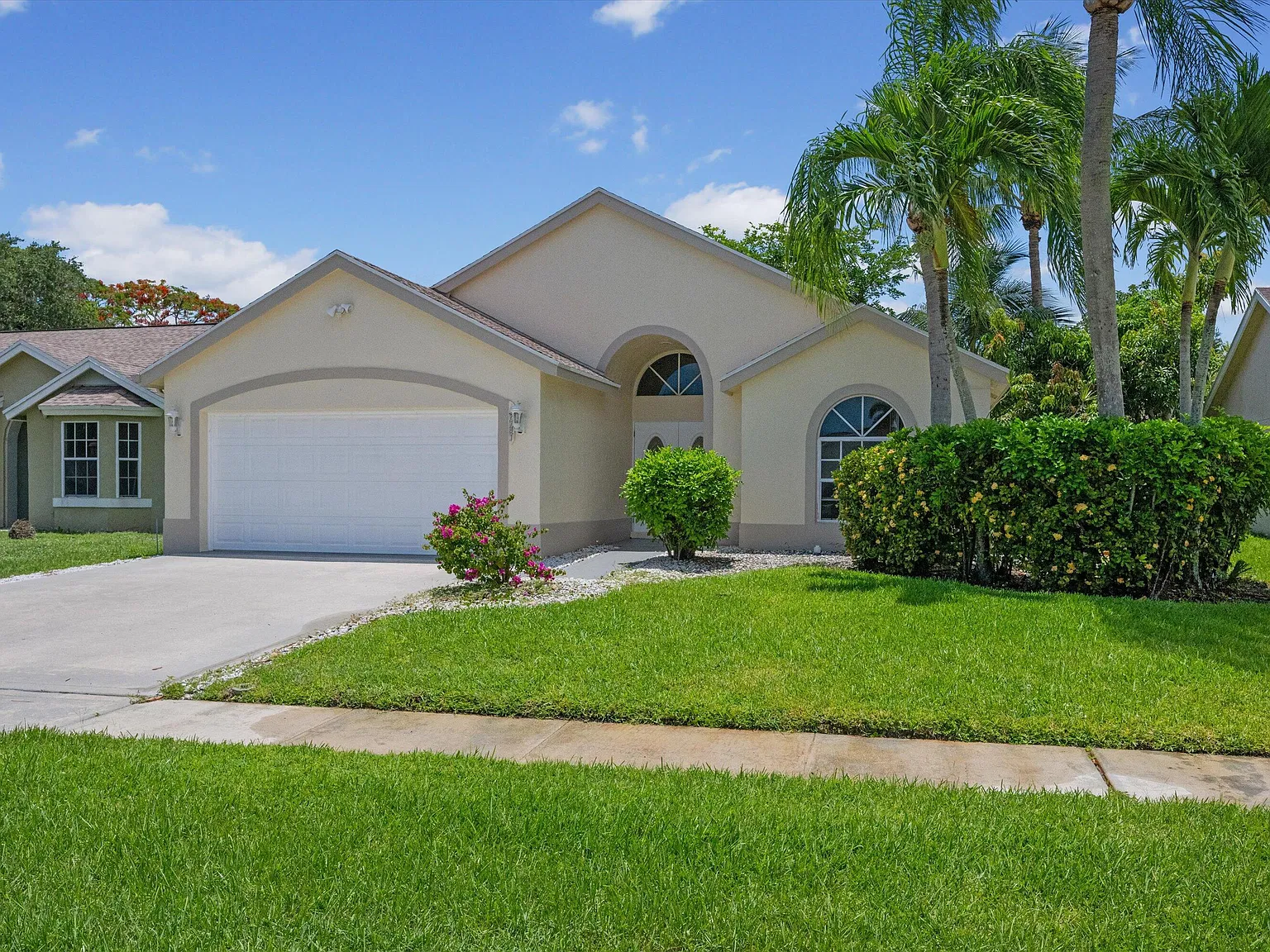3 bed, 2.0 bath, 1328 sqft, $3,450 — Photo 2