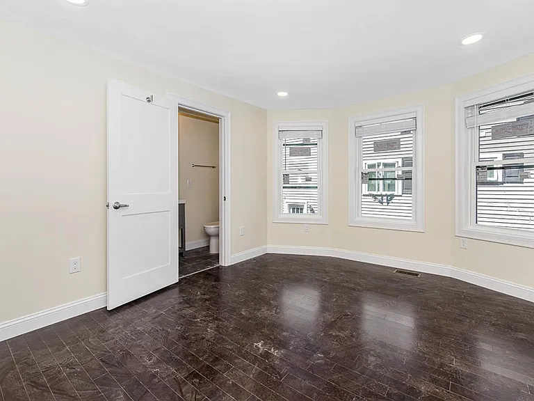 72 Stanley Ave — Photo 15