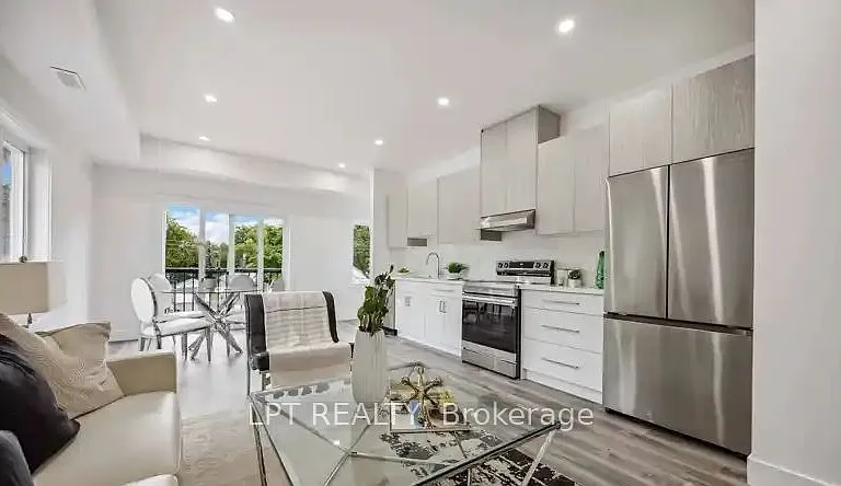 19 Hatfield Cres — Photo 8