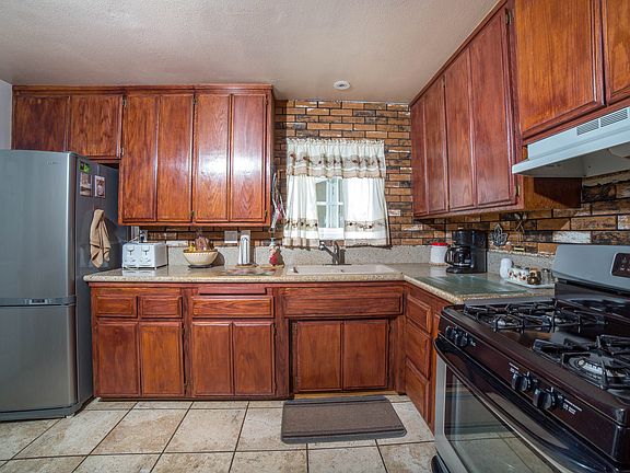 4th image of 13017 Fenton Ave