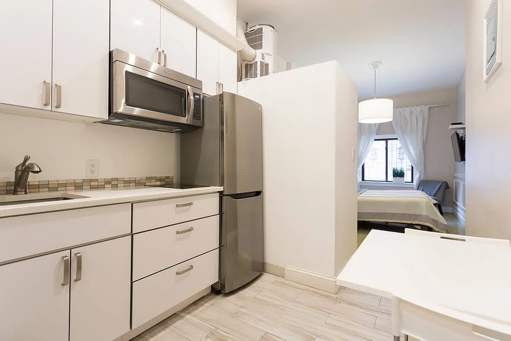 Building Photo - 307 E 93rd St #1FE