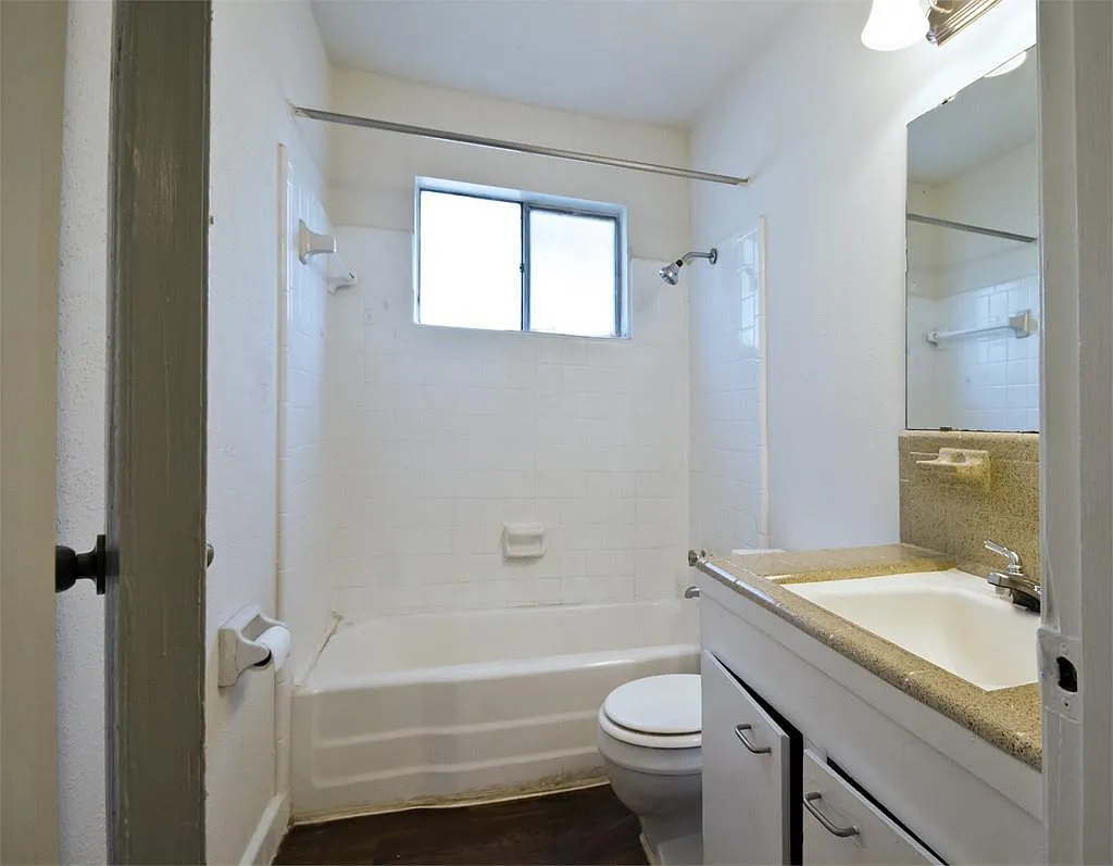 1 bed, 1.5 bath, 700 sqft, $1,195 — Photo 4