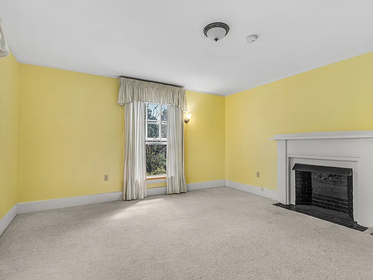 344 Lowell St — Photo 6