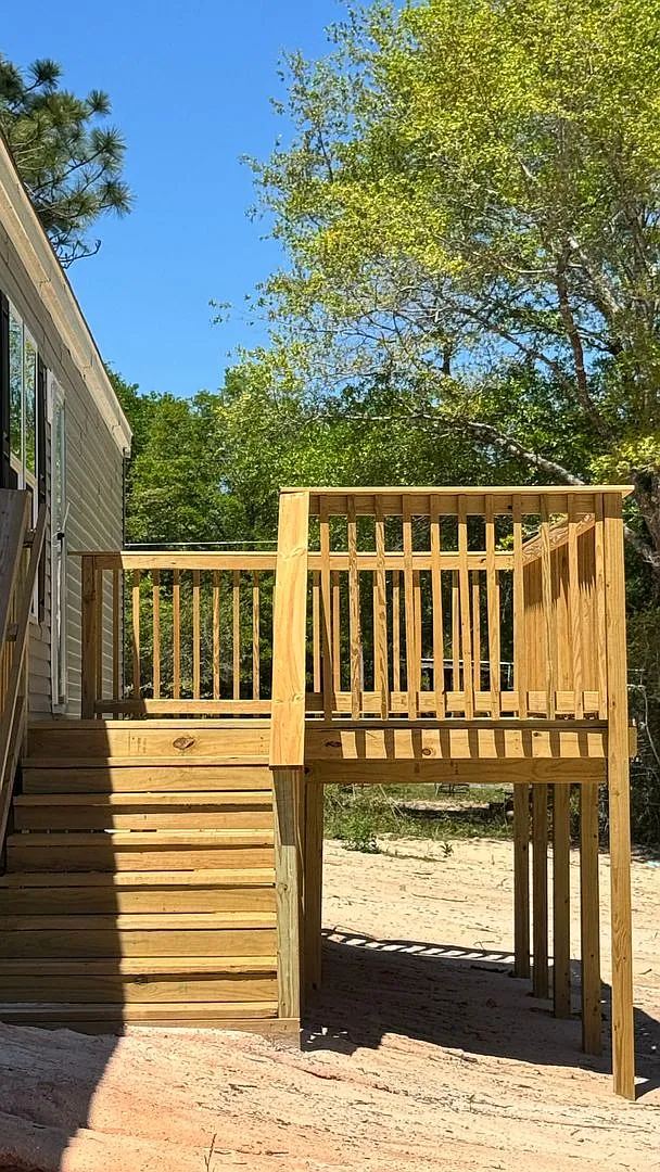 Spectacular Water-View W/ Large Deck Newer Mobile Home — Photo 3