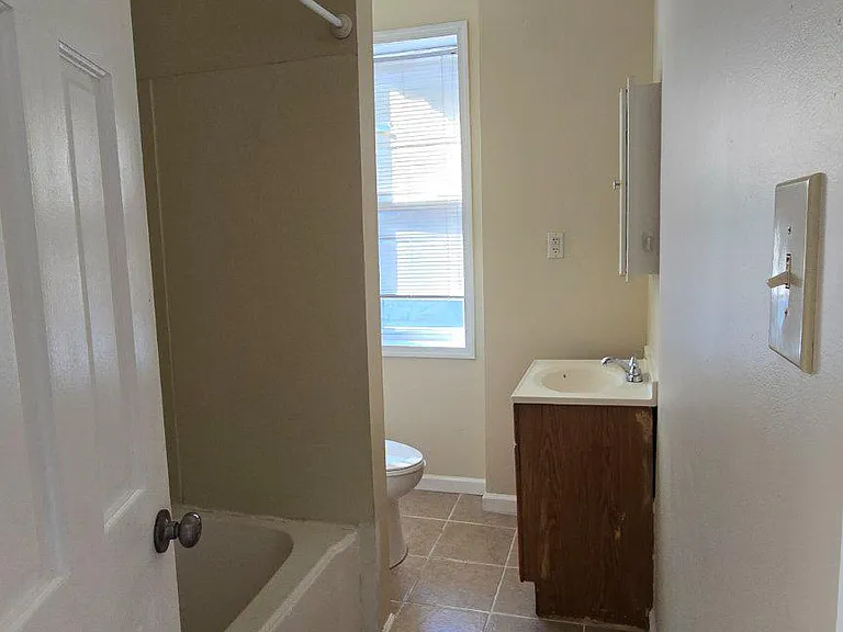 4625 N Broad St #3 — Photo 12