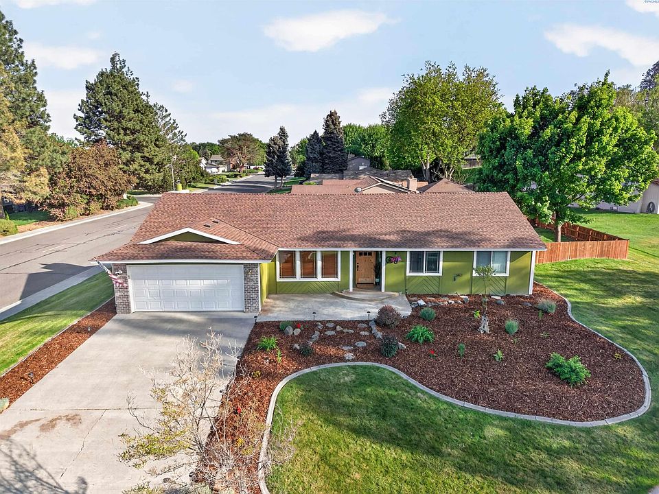 1st image of 233 Greenbriar W