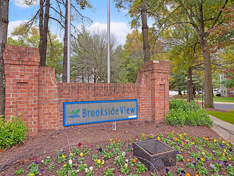 8206 Streamside Pl — Photo 17