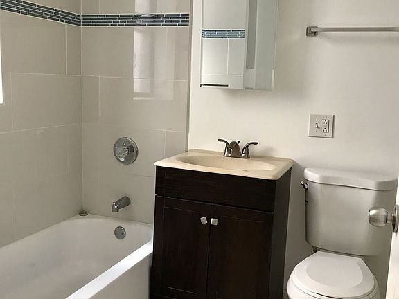 5th image of 7700-7706 N Marshfield 1638-1642 W Jonquil Ter #1