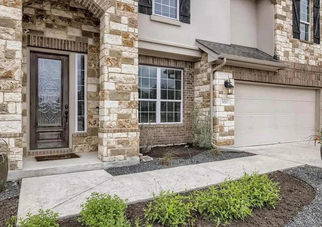 8715 Vantage Point Dr — Photo 2