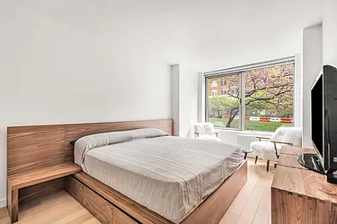 Rented by R New York