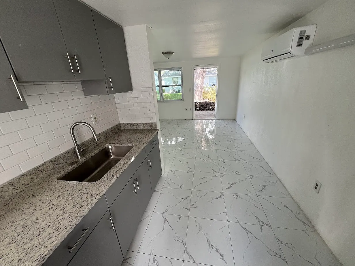 2 bed, 700 sqft, $1,349 — Photo 2