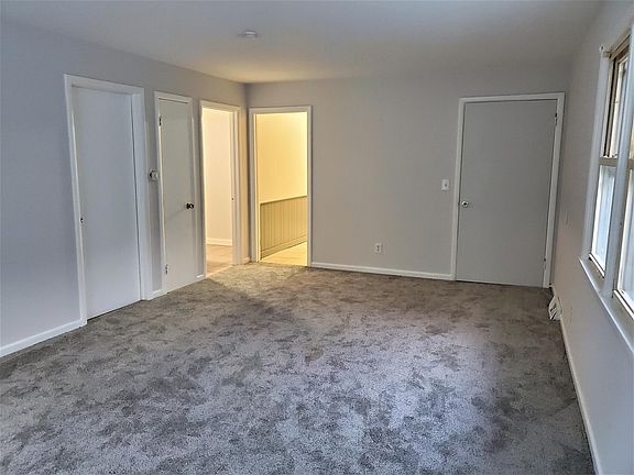 5th image of 39 Grove Ave #2