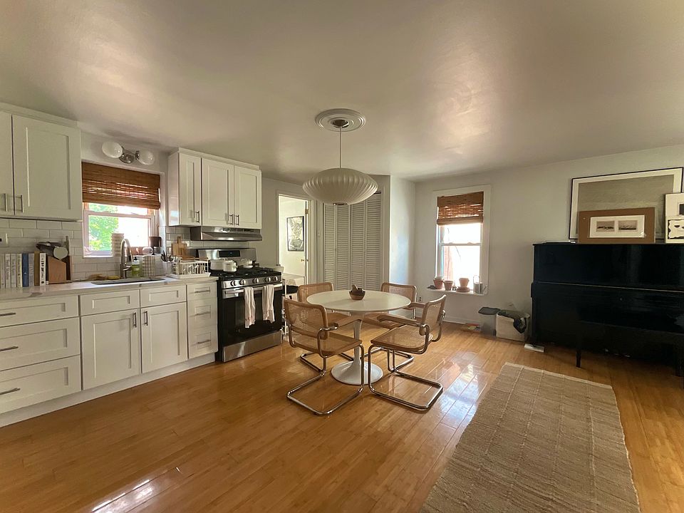 1st image of 229 Leonard St #3