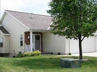 43 Oak Park Rd, Bloomington, IL 61701