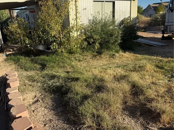 490 Kay Geng St, Moapa Valley, NV 89040