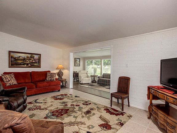 2nd image of 10822 W Windsor Dr