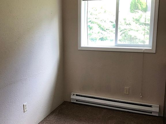 3rd image of 1304 5th St NE