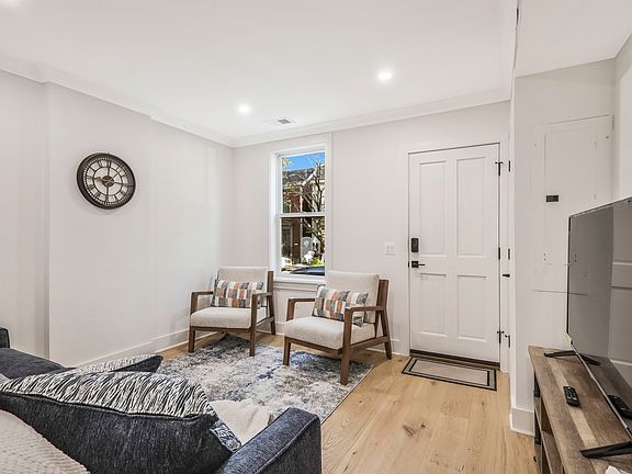 4th image of 1014 Queen St