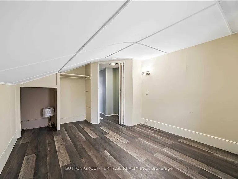 1612 Dufferin St — Photo 13