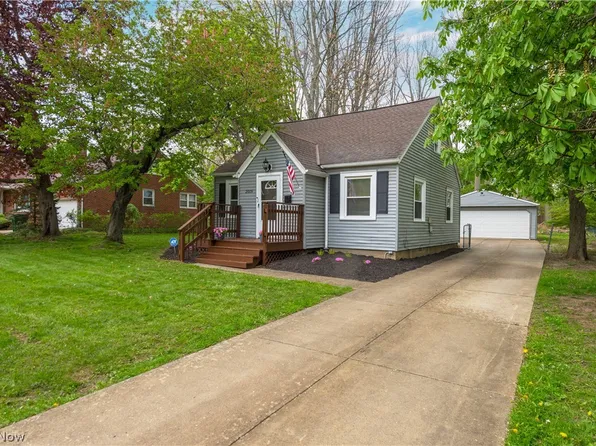 2019 Beverly Hills Dr, Richmond Heights, OH 44143