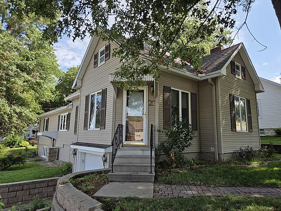 3rd image of 701 E Oak St