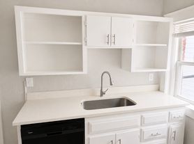 Holly Street Apartments, 2N