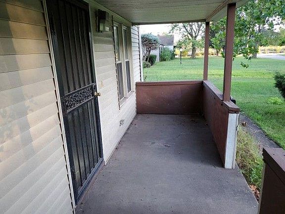 3rd image of 255 Van Buren St