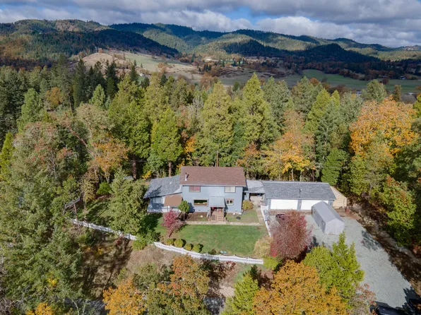 240 Pruden Hill Ln, Canyonville, OR 97417