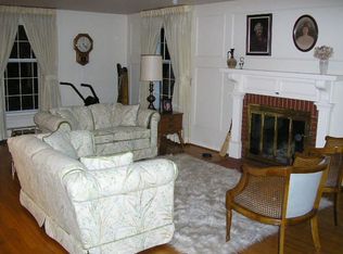 77 Carriage Cir, Williamsville, NY 14221