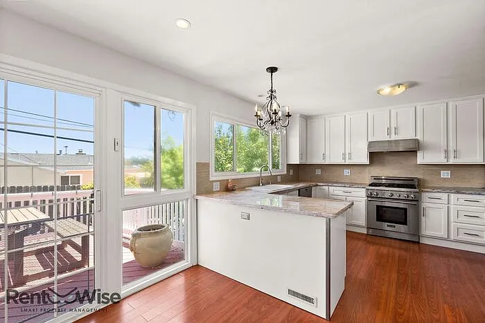 1120 Oakwood Dr — Photo 9