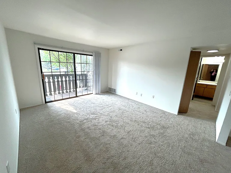 Charter Oaks Apartments — Photo 110