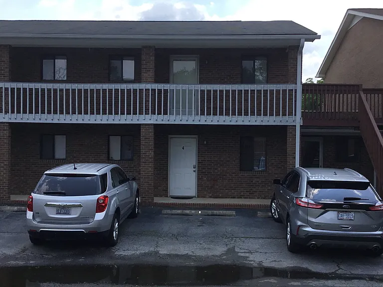 112 Pineview Dr #8 — Photo 1