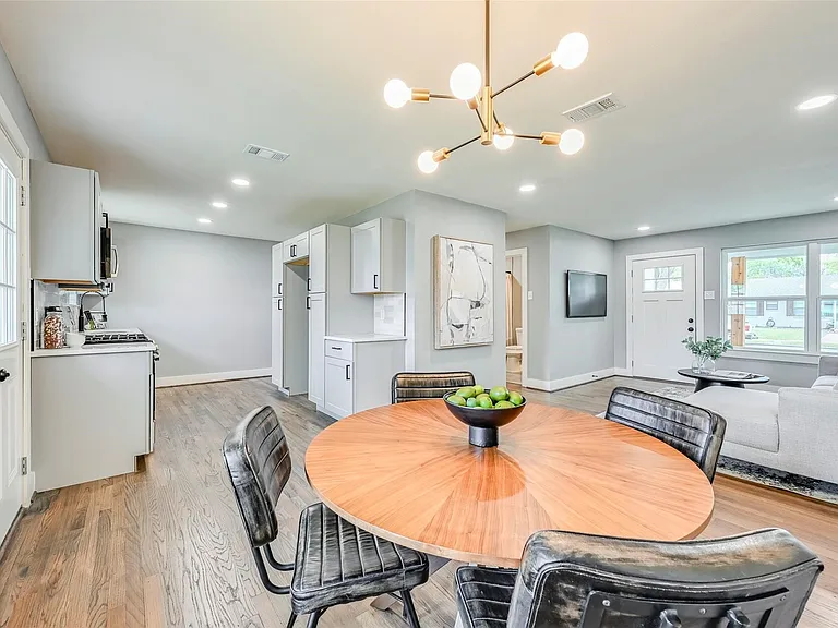 2729 Lockhart Ave — Photo 7