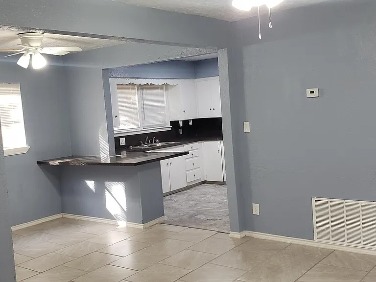 1203 SW 24th Pl — Photo 9