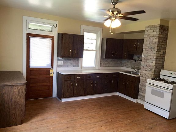 Spacious Kitchen/Dining Room!