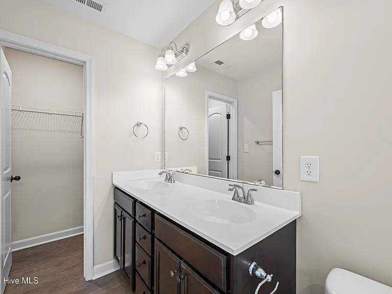 406 Paxton Ct — Photo 23