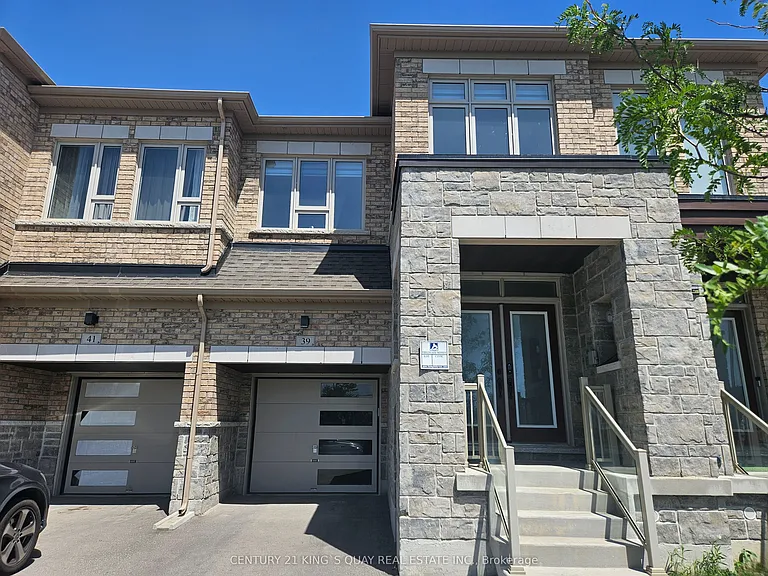 39 Ducharme Dr — Photo 2