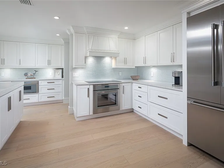 635 Fountainhead Ln — Photo 6