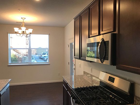 Kitchen and dining area.
