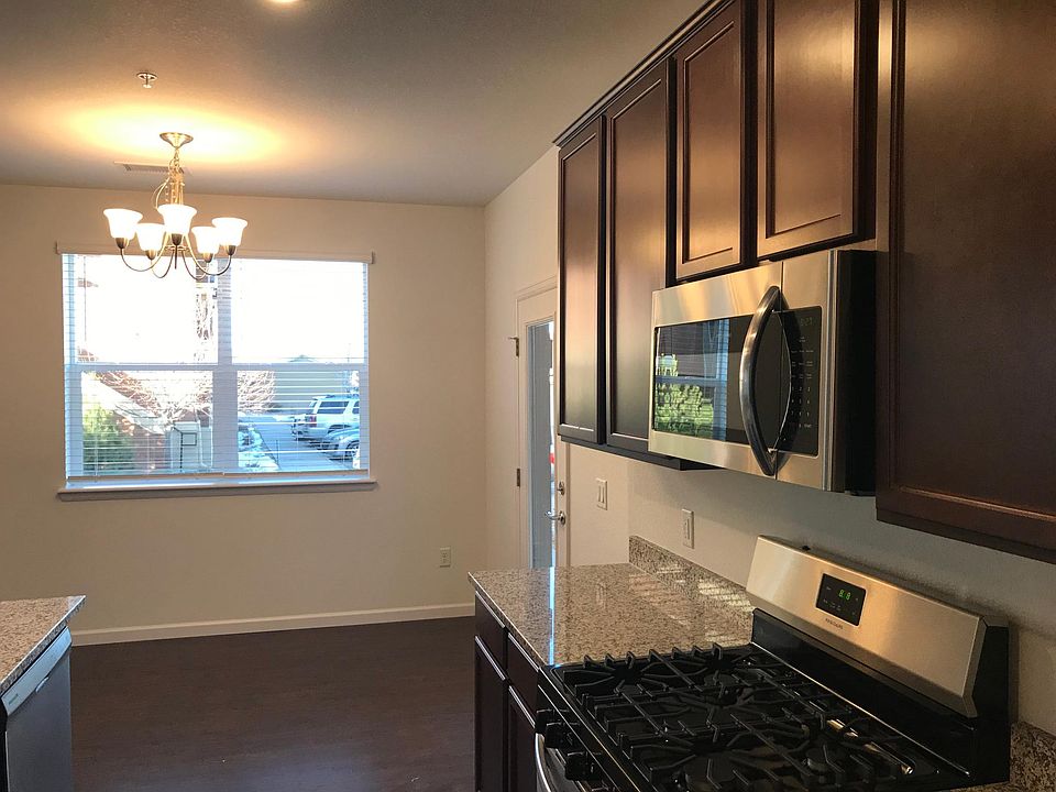 Kitchen and dining area.
